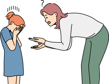 Genç anne ağlayan kızı azarladı.