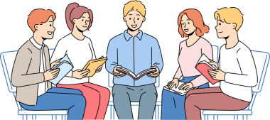 Sırayla kitap okuyan gülümseyen insanlar.