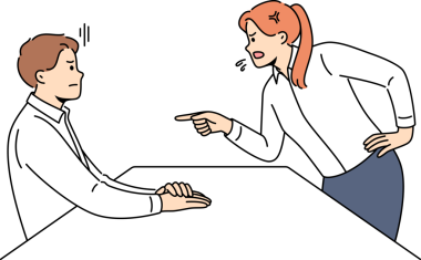 Kızgın kadın yönetici hata yapan ya da teslim tarihini ihlal eden bir adama bağırıyor.