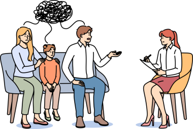 Psikologların yanında oturan aileler için aile psikoterapi seansı. Aile psikoterapisi, anne ve baba arasındaki anlaşmazlıkları ve anlaşmazlıkları önlemek için.