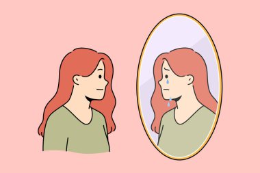 Gülümseyen ama ruhunda acı hisseden ve aynaya bakan kadınlarda bipolar bozukluk. Psikolojik rahatsızlık nedeniyle ağlayan bir yansıma gören kızdaki bipolar bozukluk sorunları