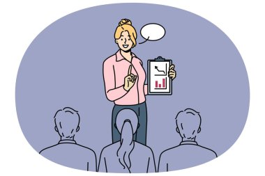 Başarılı iş kadını sunumunda, artan finansal grafiklerle panoyu gösteren bir konuşma yaptı. İş kadını, liderlik vasıfları ve hırslarının önemi hakkında eğitim veriyor.