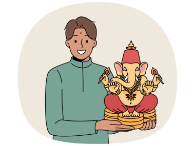 Hintli adam Lord Ganesha 'nın heykelini tutuyor ve gülümsüyor. Ulusal tılsımın iyi şans ve başarı getirdiğini gösteriyor. Lord Ganesha seramikten yapılmış, Hint kültürü festivaline davet edilen adamın elinde.
