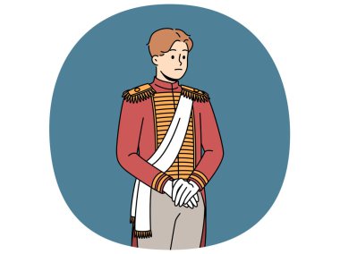 18. yüzyıl kıyafetleri içindeki üzgün aristokrat adam ortaçağ kalesindeki balo ya da akşam yemeği partisine hazır. İmparator Nicholas II gibi giyinmiş bir adam aristokratik bir olaya katılmak ya da maskeli baloya katılmak için.