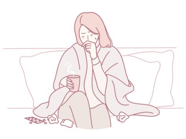 Sıcak bir battaniyeye sarılmış, sıcak bir içkinin tadını çıkaran, rahat ve rahat hisseden bir kadın.