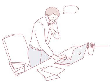 Becerikli bir profesyonel, hareketli ve modern bir çalışma ortamında birden fazla iş yapıyor.