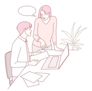 Bir çift, modern ofis ortamında dizüstü bilgisayarda çalışırken yenilikçi fikirler üzerine dinamik bir tartışmaya girişiyor.