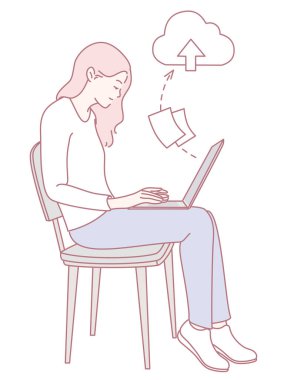 Bir kadın rahat bir şekilde bir sandalyede oturuyor ve dosyaları buluta yüklerken dizüstü bilgisayarına odaklanıyor.