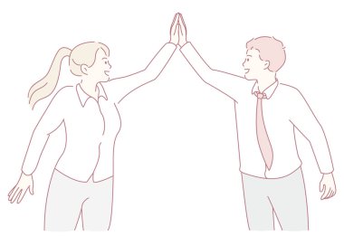 İki hevesli meslektaş, profesyonel ofis ortamında başarılarını sevinçle ifade ediyorlar.