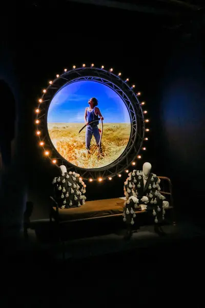 Roma, İtalya - 05 03 03 2018 Pink Floyd Yıldızlar Arası Exibithion Rock müziğinin altın çağından kalma klasik müzik aletleri
