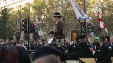 Londra, İngiltere - 2022.11.12: City Livery Club, Guild of Freemen, United Wardds Club, Royal Society of St George at Lord Of London Show Parade
