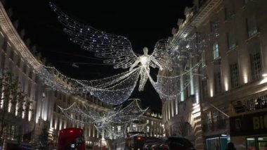Londra, İngiltere - 2022.11.12: Picadilly Sirki ve Londra 'daki çevresinin Noel manzarası