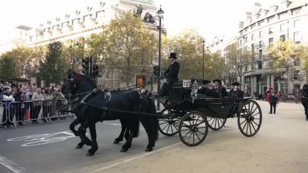 Λονδίνο Ηνωμένο Βασίλειο 2022 Εκπομπές Ατόμων Άλογα Και Πούλμαν Στο — Αρχείο Βίντεο