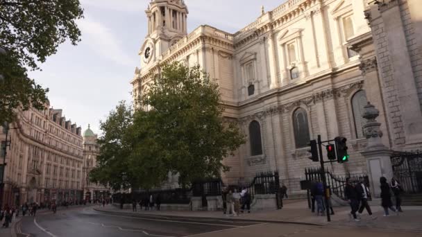 London Storbritannien 2022 Folk Går Runt Paul Cathedral London — Stockvideo