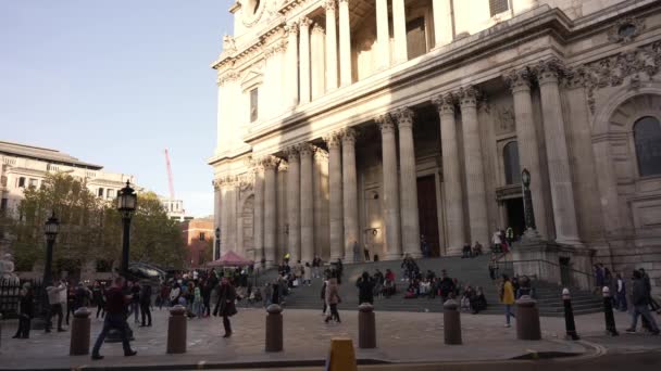 Londra Ngiltere 2022 Londra Paul Katedrali Nde Yürüyen Insanlar — Stok video