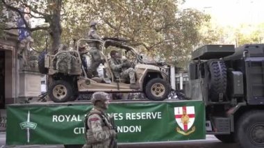 Londra, İngiltere - 2022: Kraliyet Deniz Kuvvetleri Londra Belediye Başkanı Gösteri Yürüyüşü 'nde.