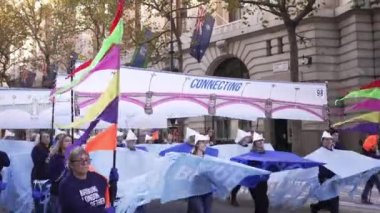 Londra, İngiltere - 2022.11.12: City Livery Club, Guild of Freemen, United Wardds Club, Royal Society of St George at Lord Of London Show Parade