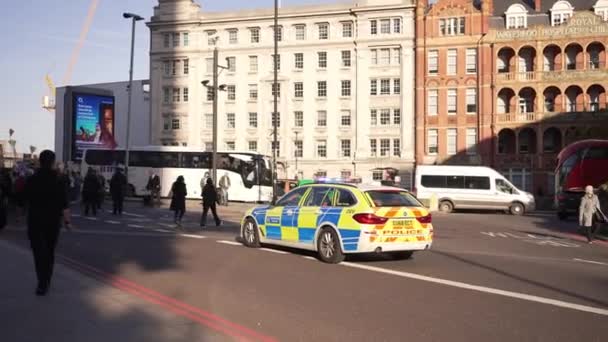 Londres Reino Unido 2022 Carro Polícia Com Luzes Sinal Acesas — Vídeo de Stock