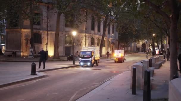 英国伦敦 2022 领主市长展览的清扫卡车清洁街道 — 图库视频影像