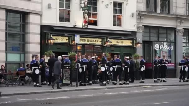 Londres Reino Unido 2022 Marinheiros Marinha Britânica Pub Após London — Vídeo de Stock