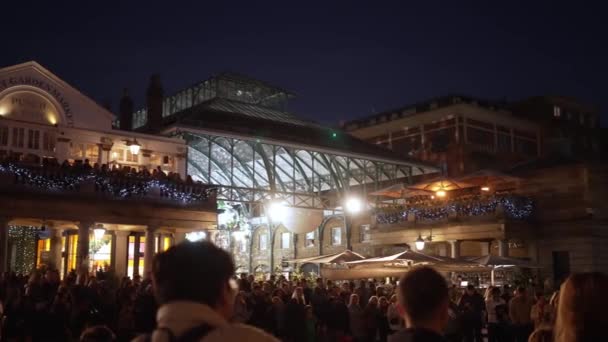 London 2022 People Watchin Christma Street Show Covent Garden — Stock Video
