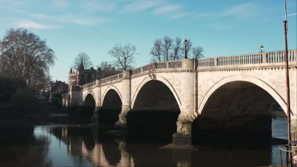 Londyn Wielka Brytania 2022 Nagranie Pięknego Mostu Richmond Słoneczny Mroźny — Wideo stockowe