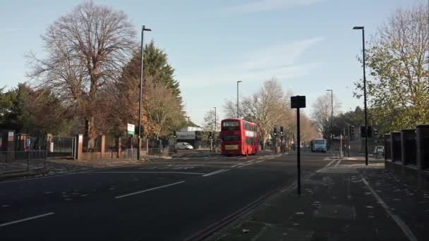 Londres Reino Unido 2022 Autobús Rojo Dos Pisos Número 237 — Vídeos de Stock