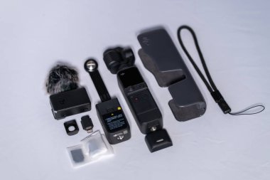 Londra, İngiltere - 2022.12.21: Cep boyutu ve son derece taşınabilir, DJI Pocket 2 vlog kamerası