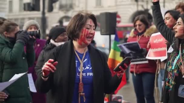 London 2022 Footage Iranian Women Gathered Piccadilly Square Protest Agains — Stock Video