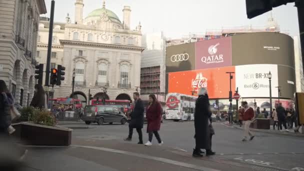 Londres Royaume Uni 2022 Images Personnes Marchant Autour Place Piccadilly — Video