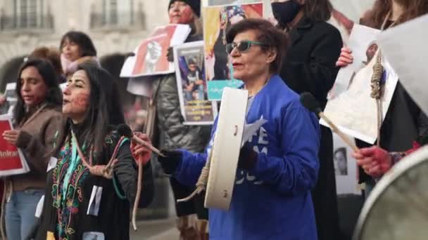 Londyn Wielka Brytania 2022 Nagranie Irańskich Kobiet Zgromadzonych Placu Piccadilly — Wideo stockowe