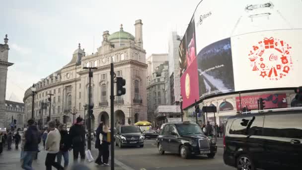 London 2022 Фрагменти Зайнятої Площі Пікаділлі Холодний Зимовий День — стокове відео
