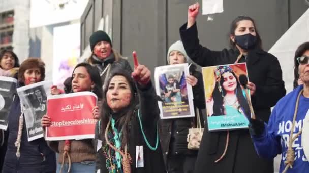 Londen 2022 Beelden Van Iraanse Vrouwen Verzameld Piccadilly Square Protesteren — Stockvideo