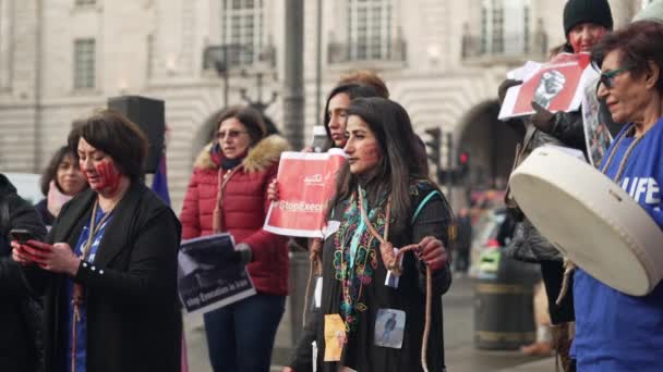 Londra Regno Unito 2022 Riprese Donne Iraniane Riunite Piazza Piccadilly — Video Stock
