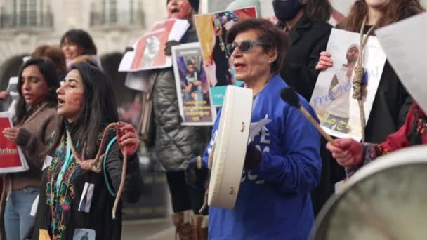 Λονδίνο Ηνωμένο Βασίλειο 2022 Πλάνα Ιρανών Γυναικών Συγκεντρώθηκαν Στην Πλατεία — Αρχείο Βίντεο