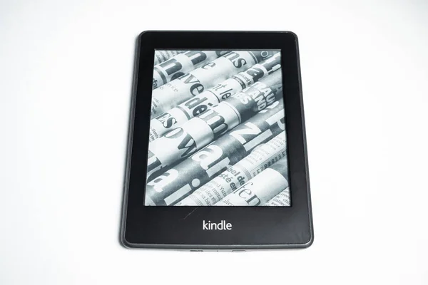 London 2023 Detailed Close Shot Amazon Kindle Paper White 10Th 스톡 이미지
