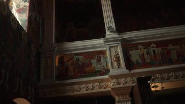 Korfu Adası, Yunanistan - 2023.07.01 - 09: Yunanistan 'da bir manastırın duvarlarını süsleyen güzel tablolar