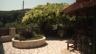 Korfu adası, Yunanistan - 2023.07.01 - 09: Korfu adasındaki çarpıcı manastır binası