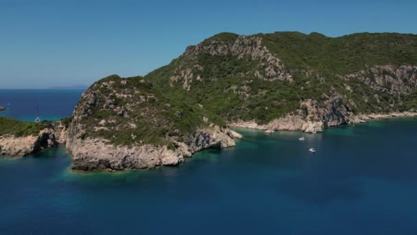 Insel Korfu Griechenland 2023 Boote Nähern Sich Dem Malerischen Strand — Stockvideo