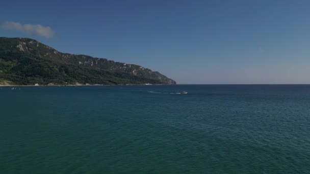 Insel Korfu Griechenland 2023 Ein Kleines Motorboot Kreuzt Durch Das — Stockvideo