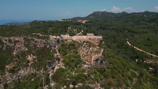 コルフ島 ギリシャ 2023 アンジェロカストのドローン映像 島のビザンチン城 北西海岸の島の海岸線の最高峰の上に — ストック動画