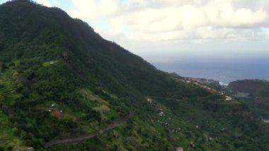 Madeira, Portekiz - 2023.04.04 - 09: 600 metre Penha d 'guia' nın güzel panoramik manzarası Madeira 'nın en göze çarpan jeolojik sembollerinden birini sallıyor