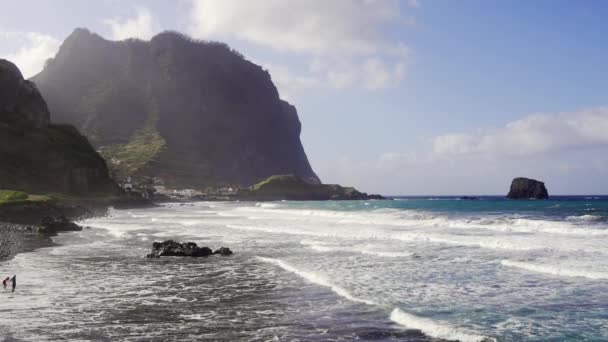 Мадейра Португалія 2023 Прекрасні Хвилі Вражають Пляж Прая Маята Який — стокове відео