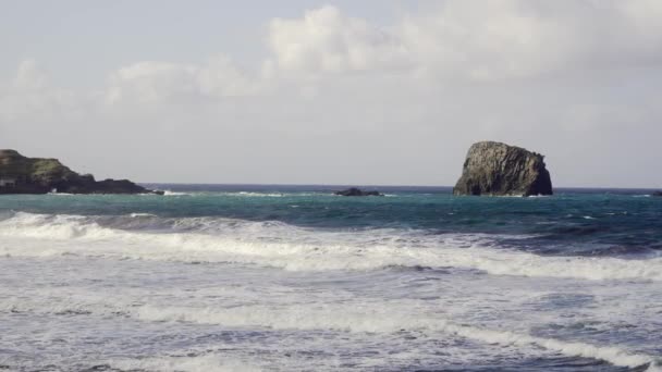 Madeira Portugal 2023 Vackra Vågor Som Träffar Stranden Praia Maiata — Stockvideo