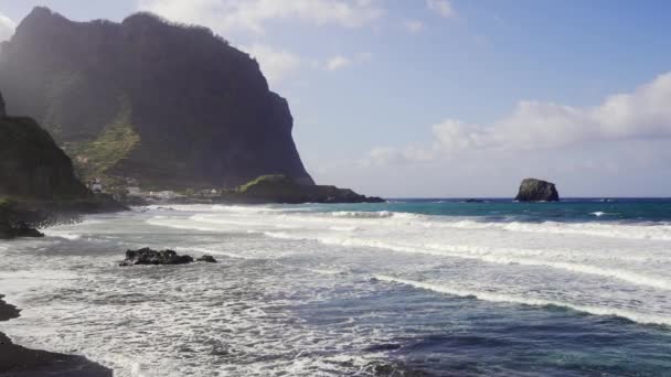 Мадейра Португалія 2023 Прекрасні Хвилі Вражають Пляж Прая Маята Який — стокове відео