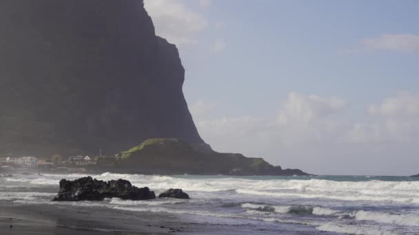 Madeira Portekiz 2023 Dalgaların Mükemmelliğiyle Tanınan Praia Maiata Sahili Vuran — Stok video
