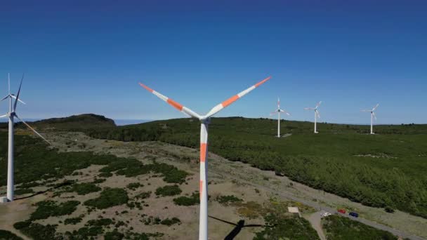 Madeira Portugal 2023 Schöne Drohnenaufnahmen Von Windparks Auf Der Bergspitze — Stockvideo