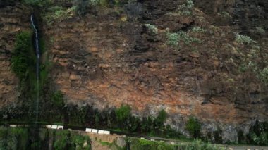 Madeira, Portekiz - 2023.04.04 - 09: Cascata dos Anjos Waterfon 'un akşam çekimleri