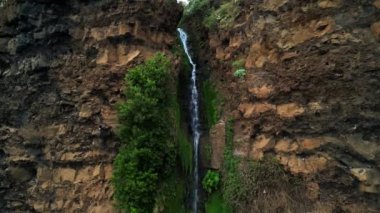 Madeira, Portekiz - 2023.04.04 - 09: Cascata dos Anjos Waterfon 'un akşam çekimleri