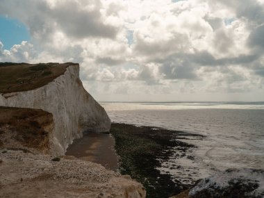 Seaford - Eastbourne - UK - 2024.08.25: Breathtaking view of Seaford cliffs with the ocean waves crashing on a sunny day, showcasing natural beauty and tranquility. clipart